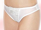 Thong panty with eyelet lace
