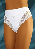 Panty with eyelet lace sides